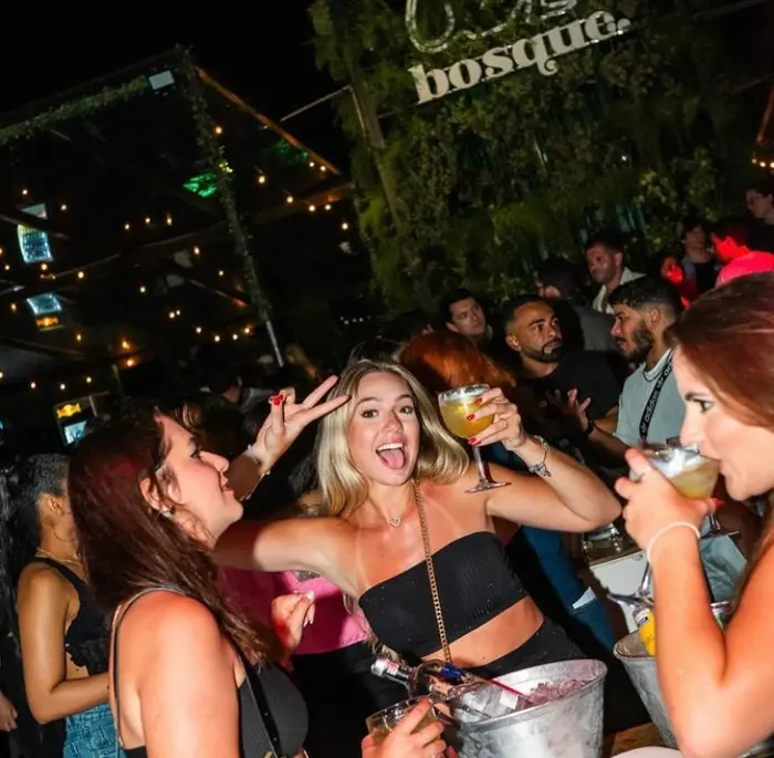 BOSQUE BAR · 24