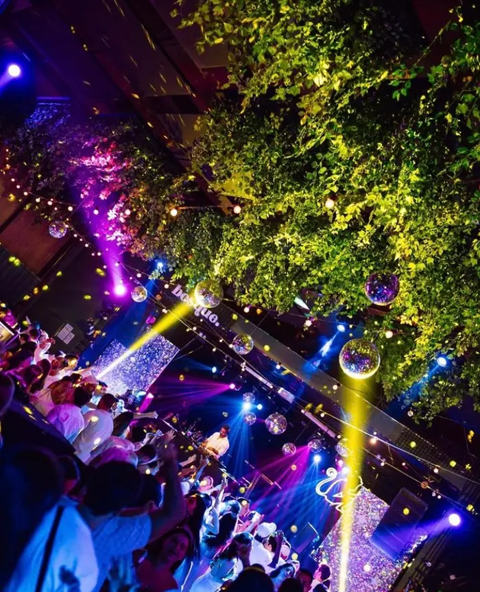 BOSQUE BAR · 10