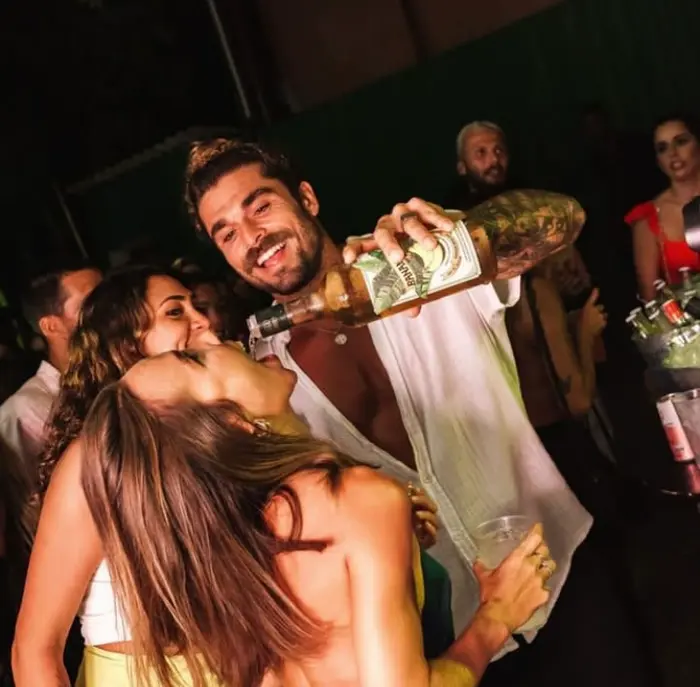 BOSQUE BAR · 20