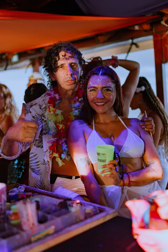 FIESTA EN BARCO SUNSET | B.B · 19