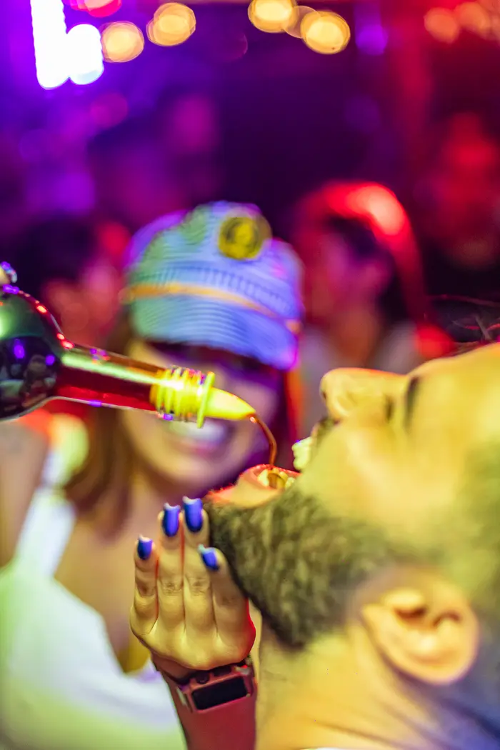 FIESTA EN BARCO NOCTURNO | B.B · 9
