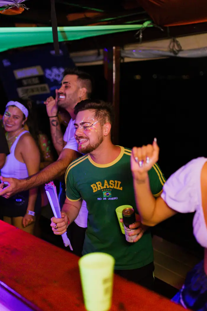 FIESTA EN BARCO NOCTURNO | B.B · 18