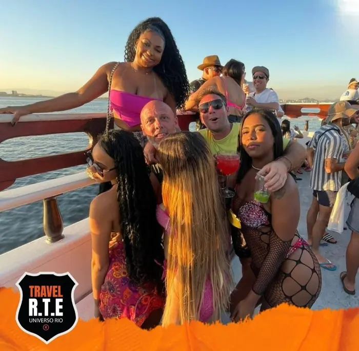 EL BARQUITO DE LA LOCURA | R.T.E TRAVEL · 12