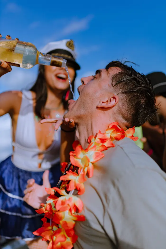 FIESTA EN BARCO SUNSET | B.B · 22