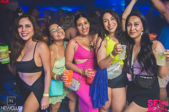 NEW CLUB COPACABANA · 24
