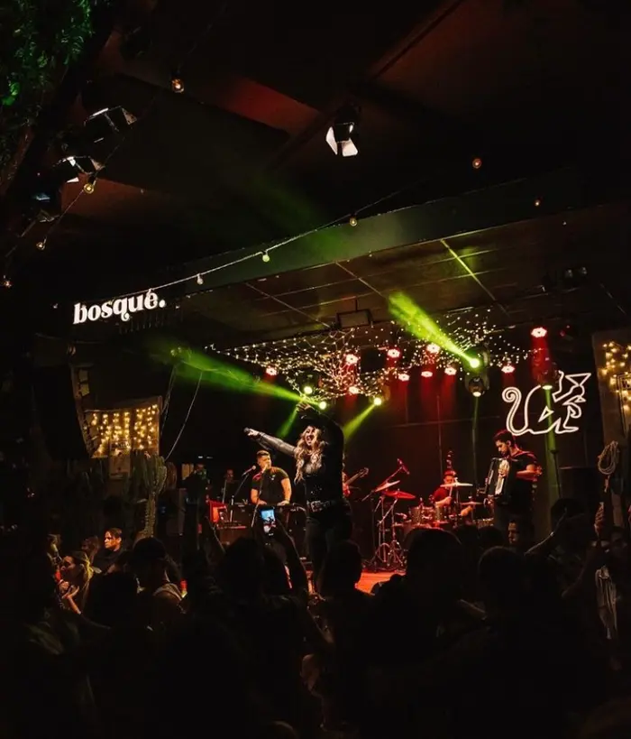 BOSQUE BAR · 19