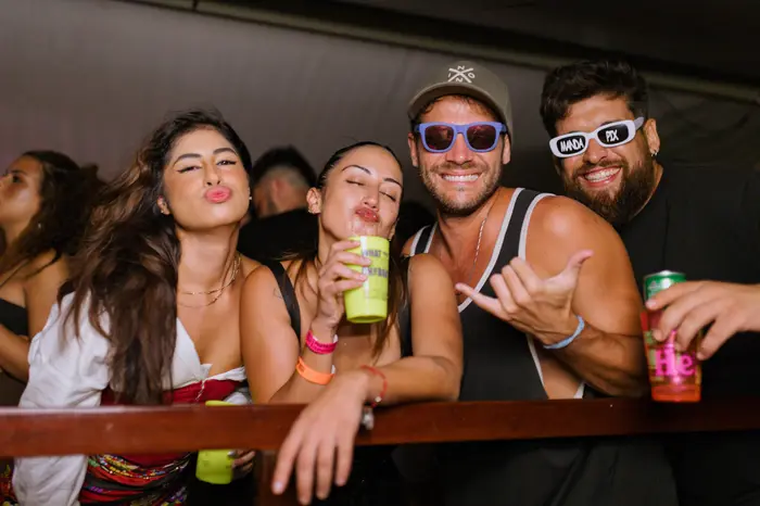 FIESTA EN BARCO NOCTURNO | B.B · 21